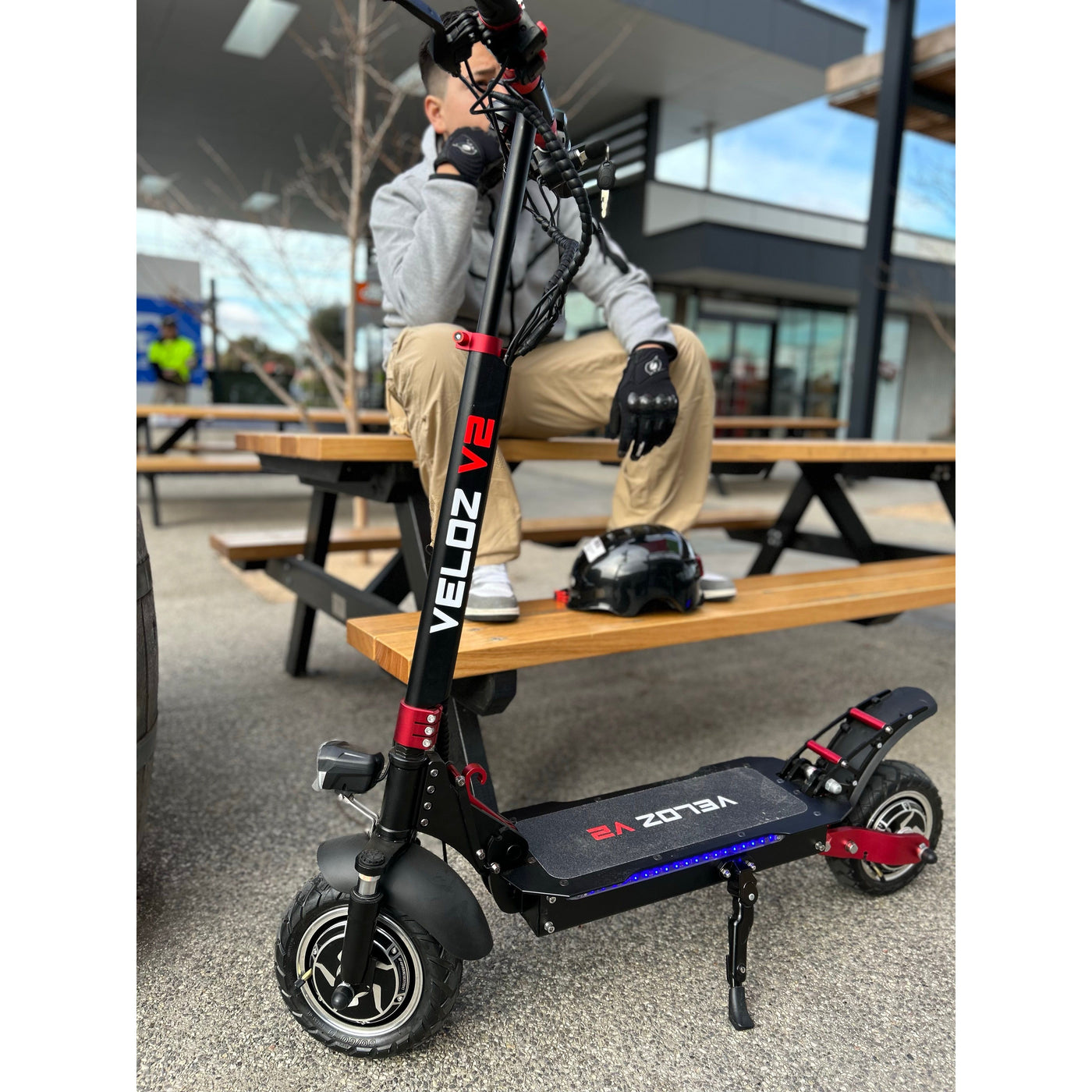 ELECTRIC SCOOTER VELOZ V2 DUAL MOTOR 2400W WITH KEYLOCK SYSTEM ALL TERRAIN 6 MONTHS FREE SERVICE Model 2022 - EOzzie Electric Vehicles