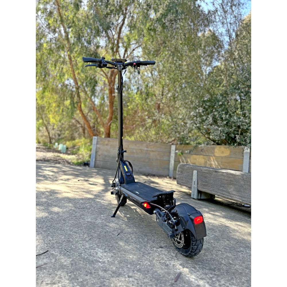 Veloz G2 Master Electric Scooter 2400W 60KM/HR 18Ah ALL TERRAIN 6 Months Free Service